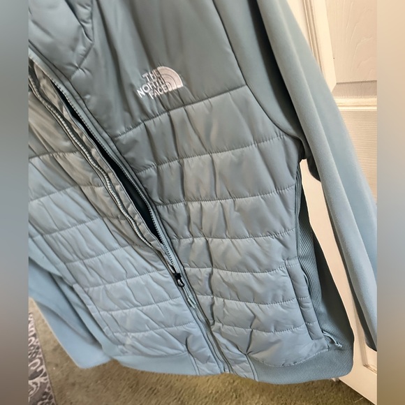 The North Face Women's Jacket - Picture 8 of 11